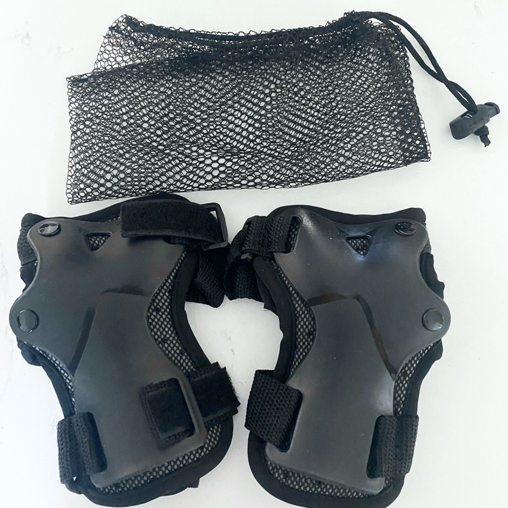 Black Protective Wrist Guards with Mesh Bag